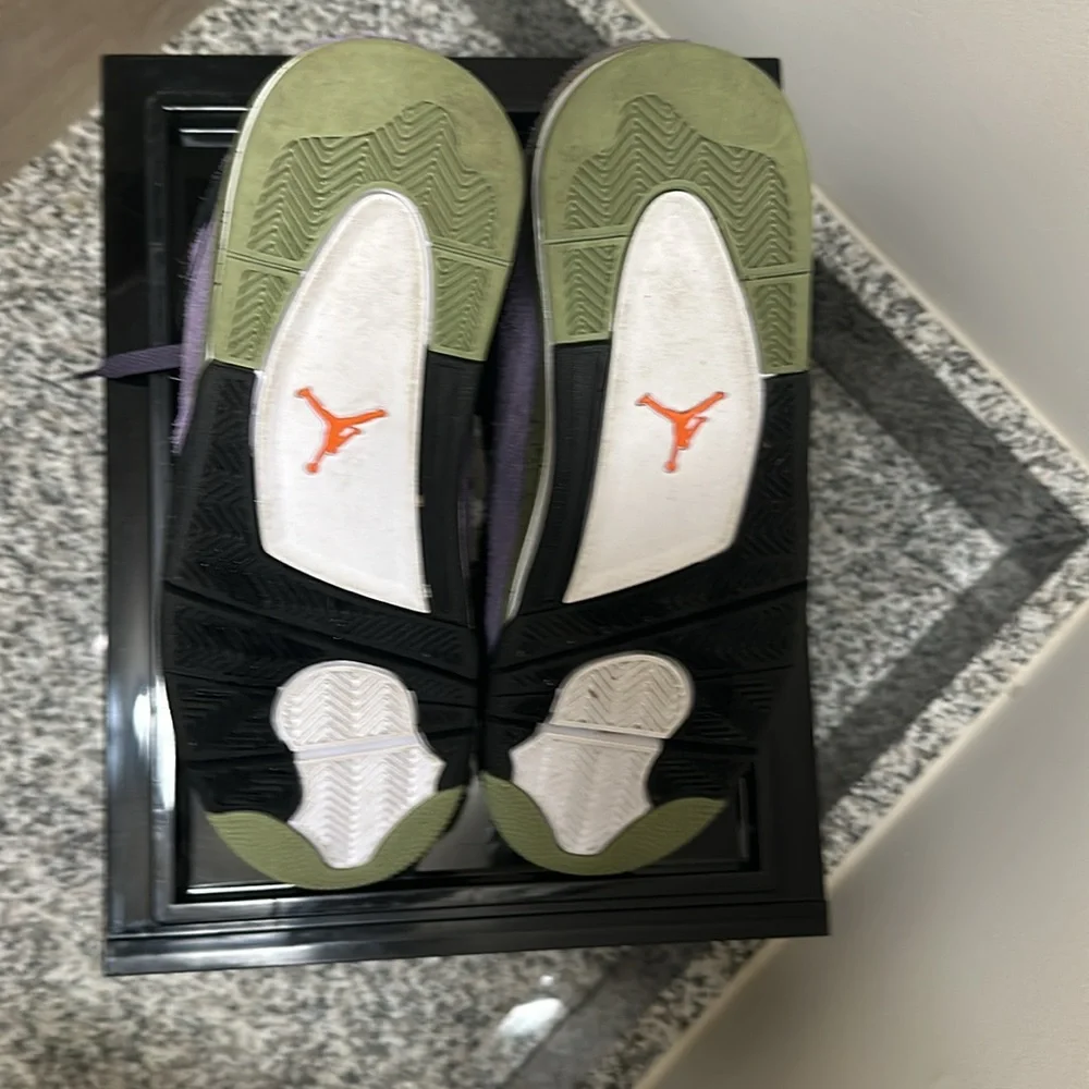 Jordan 4 retro ( canyon purple ) size 11 US men - Picture 8 of 9